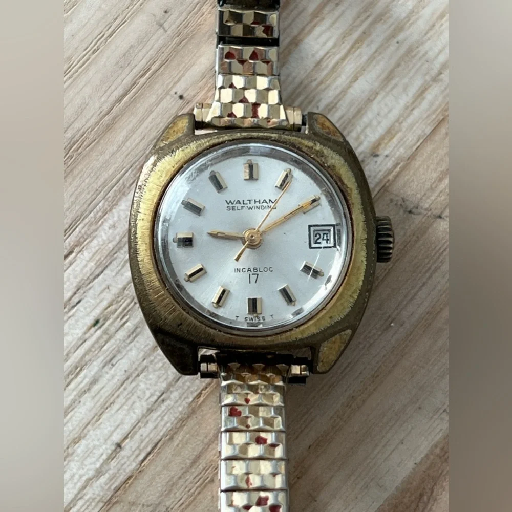 Waltham Self-Winding Incabloc 17 Jewels Vintage Watch Silver Dial Date Window